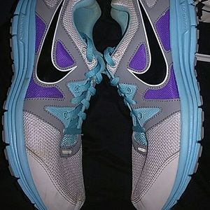 BRAND NEW NIKE girls size nine tennis shoes!!